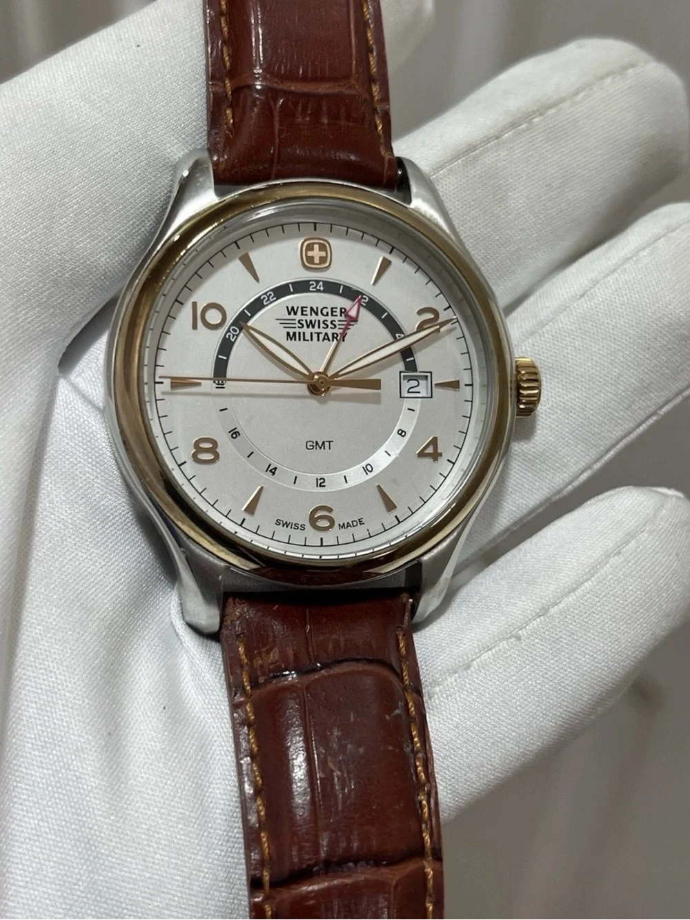 Wegner Swiss Military GMT Watch Men 42mm Silver Dial Two Tone Date 79306C Swiss